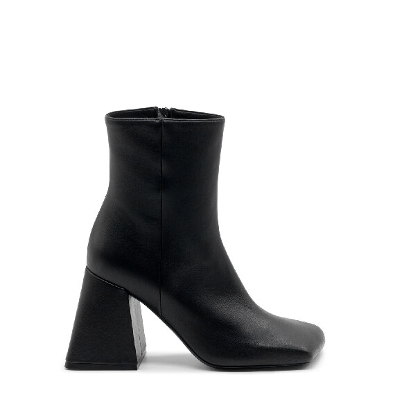 Ming Minimal Black Half Boots 