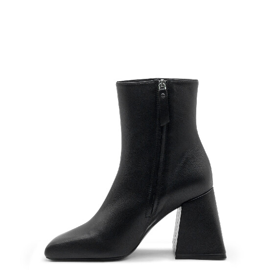 Ming Minimal Black Half Boots 