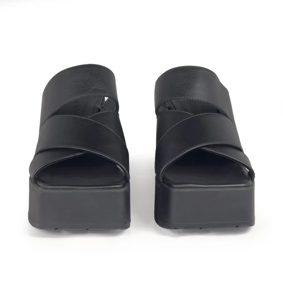 K10_Block<br>Wedge sandal with straps black
