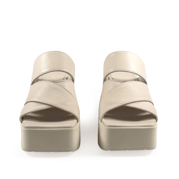 K10_Block<br>Wedge sandal with straps bone